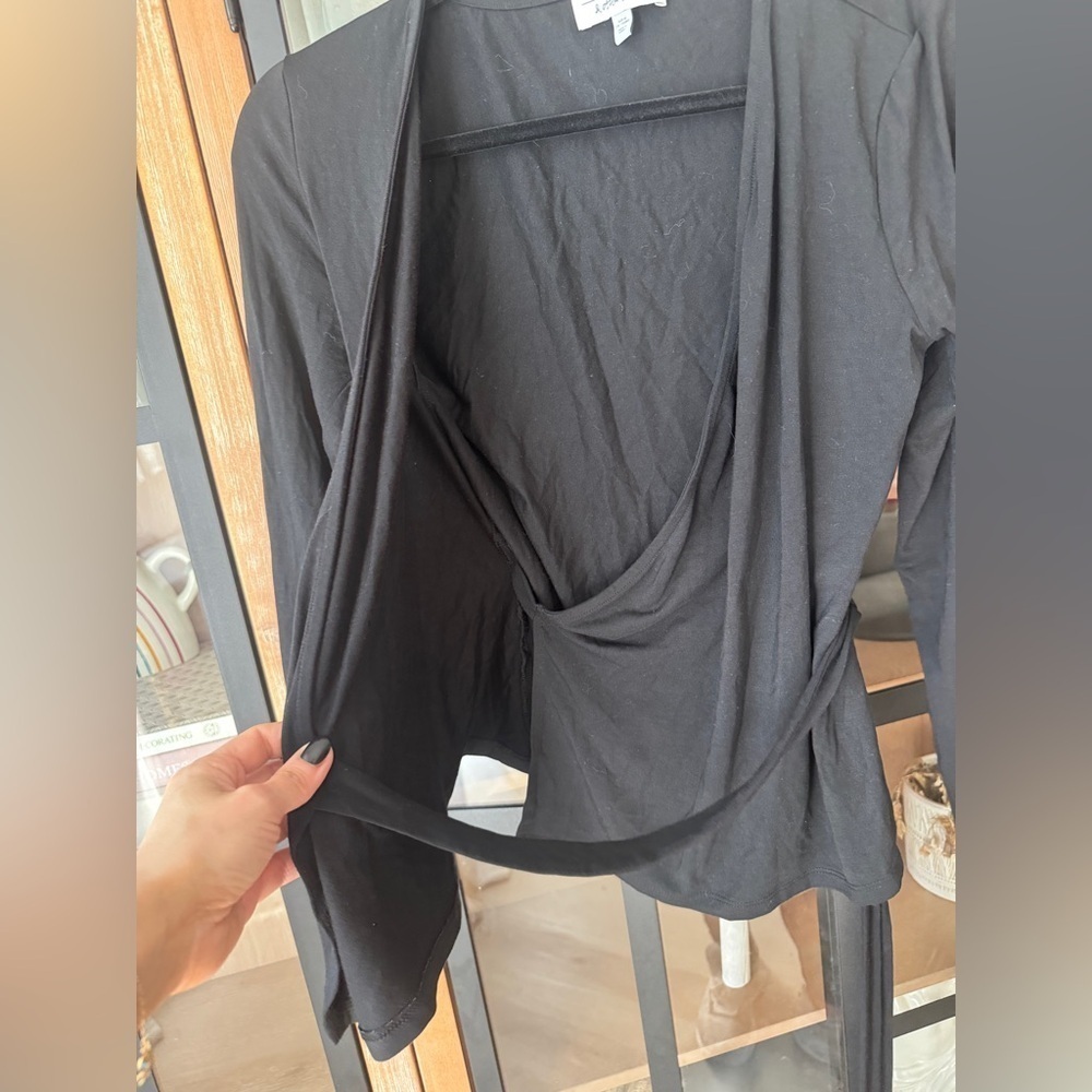 & other stories modal yoga top ballerina modal wrap cropped tie waist vneck - Picture 4 of 7